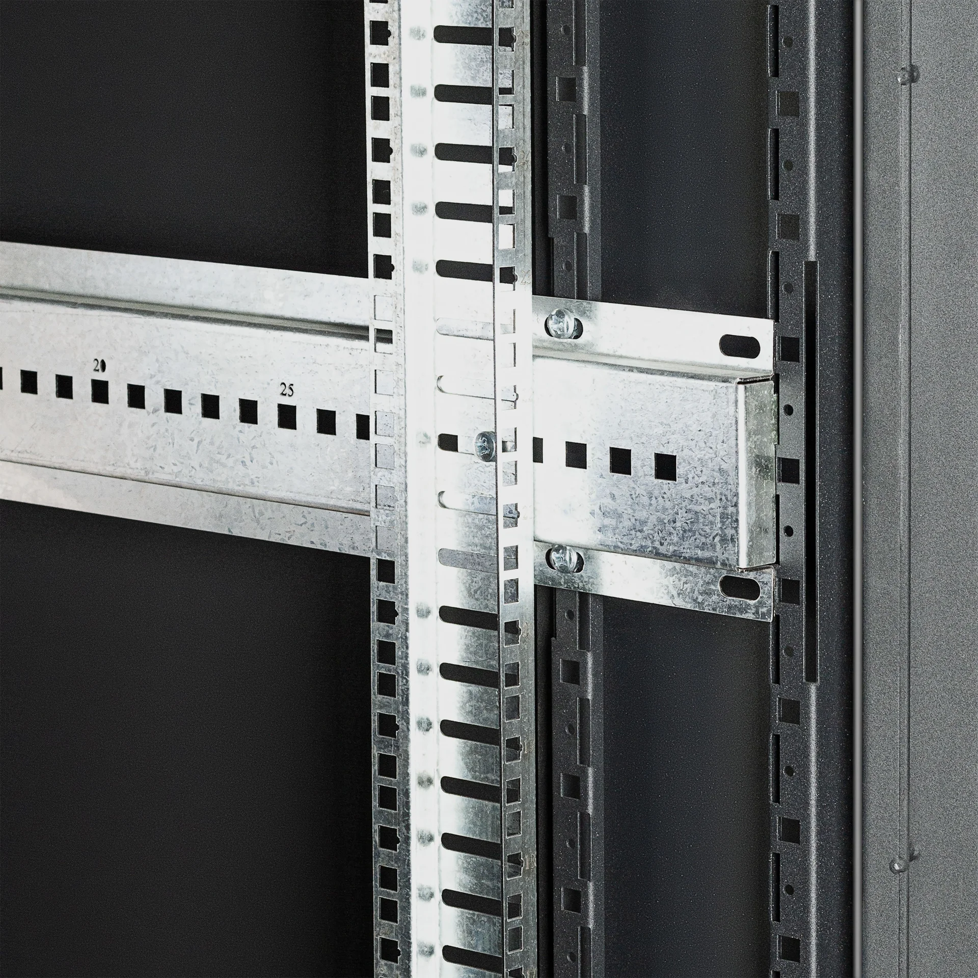 Шкаф телекоммуникационный напольный 42U 600x800мм, серия TFC (SNR-TFC-426080-CPDP-B-SF)