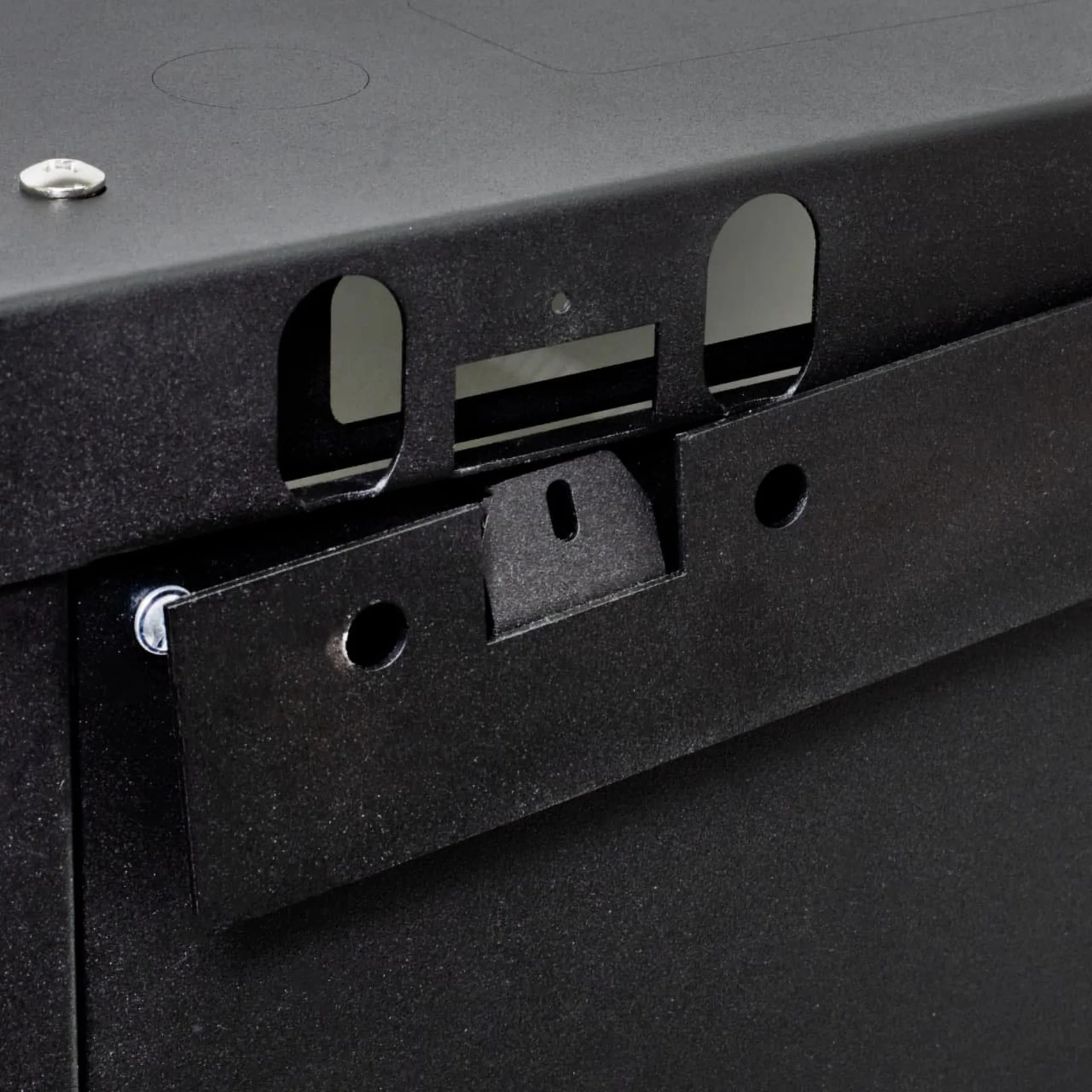 Шкаф телекоммуникационный настенный 12U, 600х450х635 (ШхГхВ)