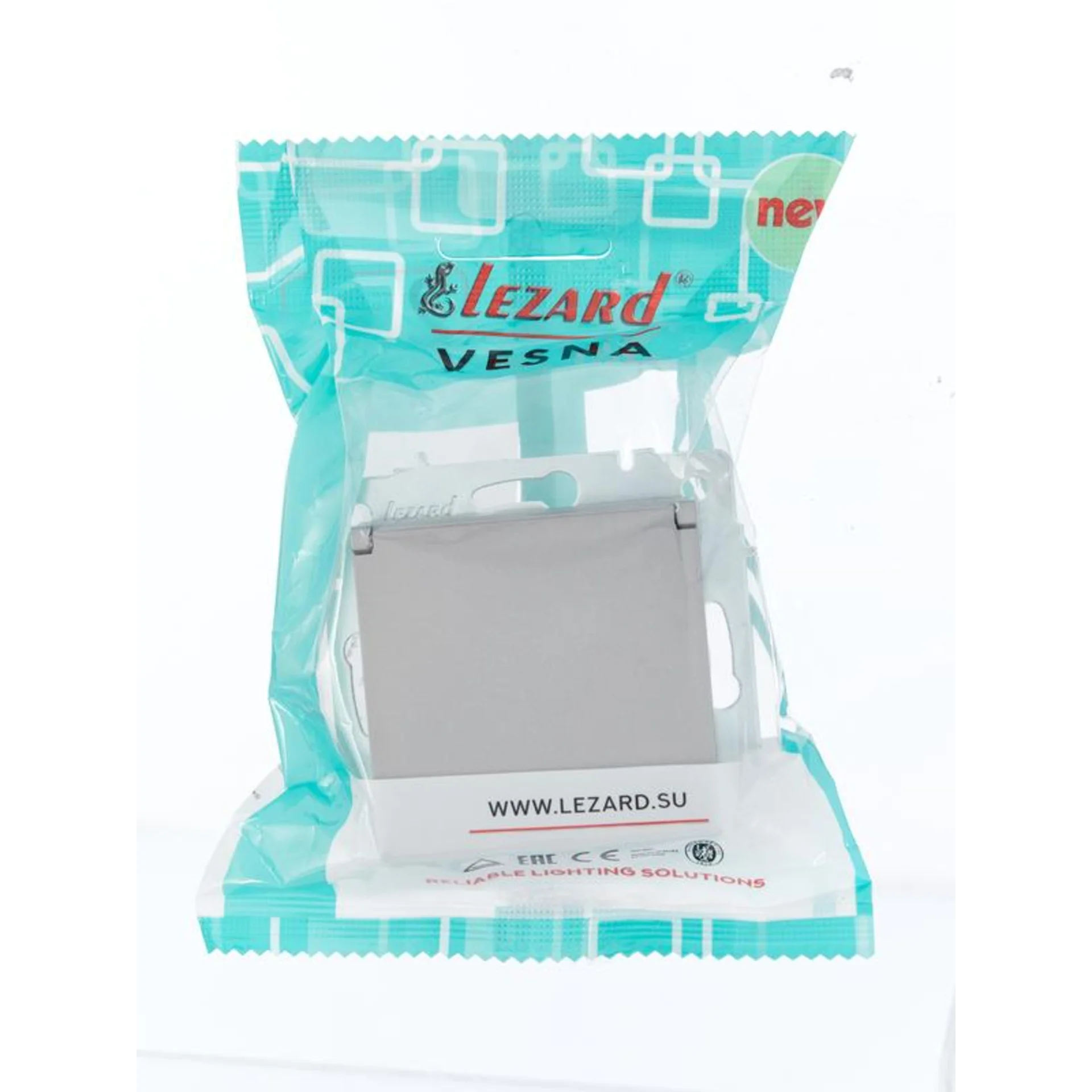 Розетка 1-м СП Vesna с заземл. с крышкой ПБТ механизм платина LEZARD 742-3588-123B