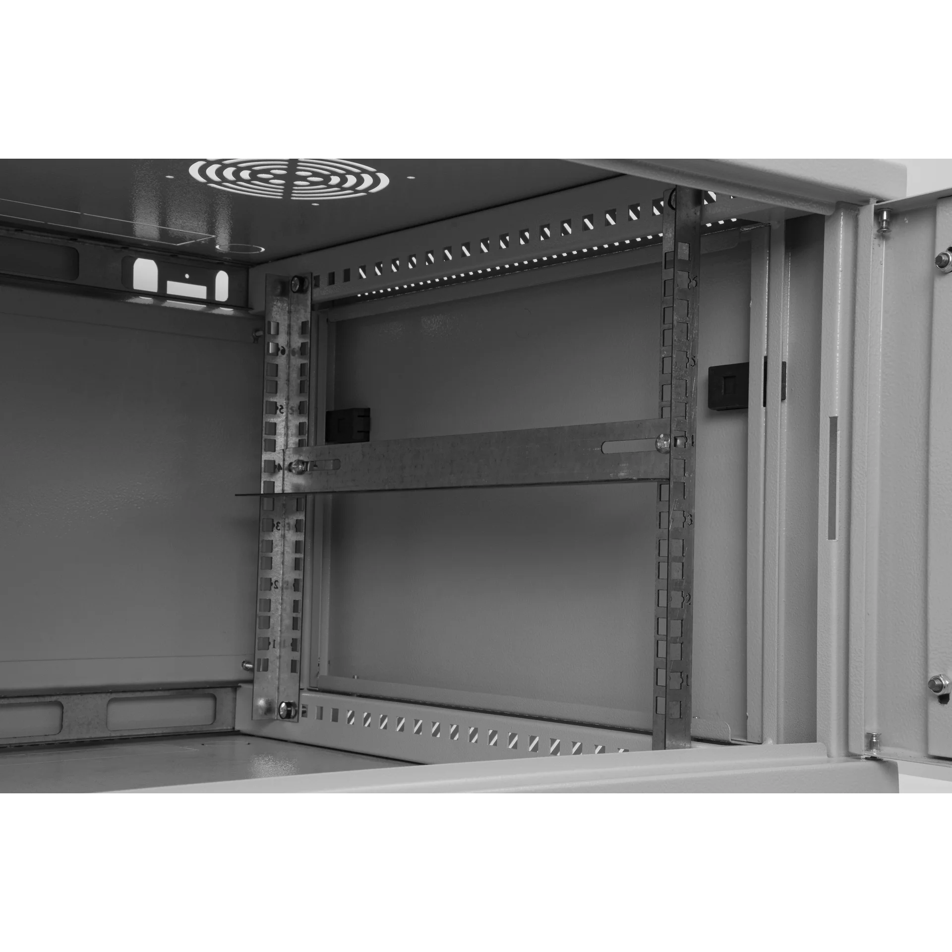 Шкаф телекоммуникационный настенный 6U, 600х600х370 (ШхГхВ)