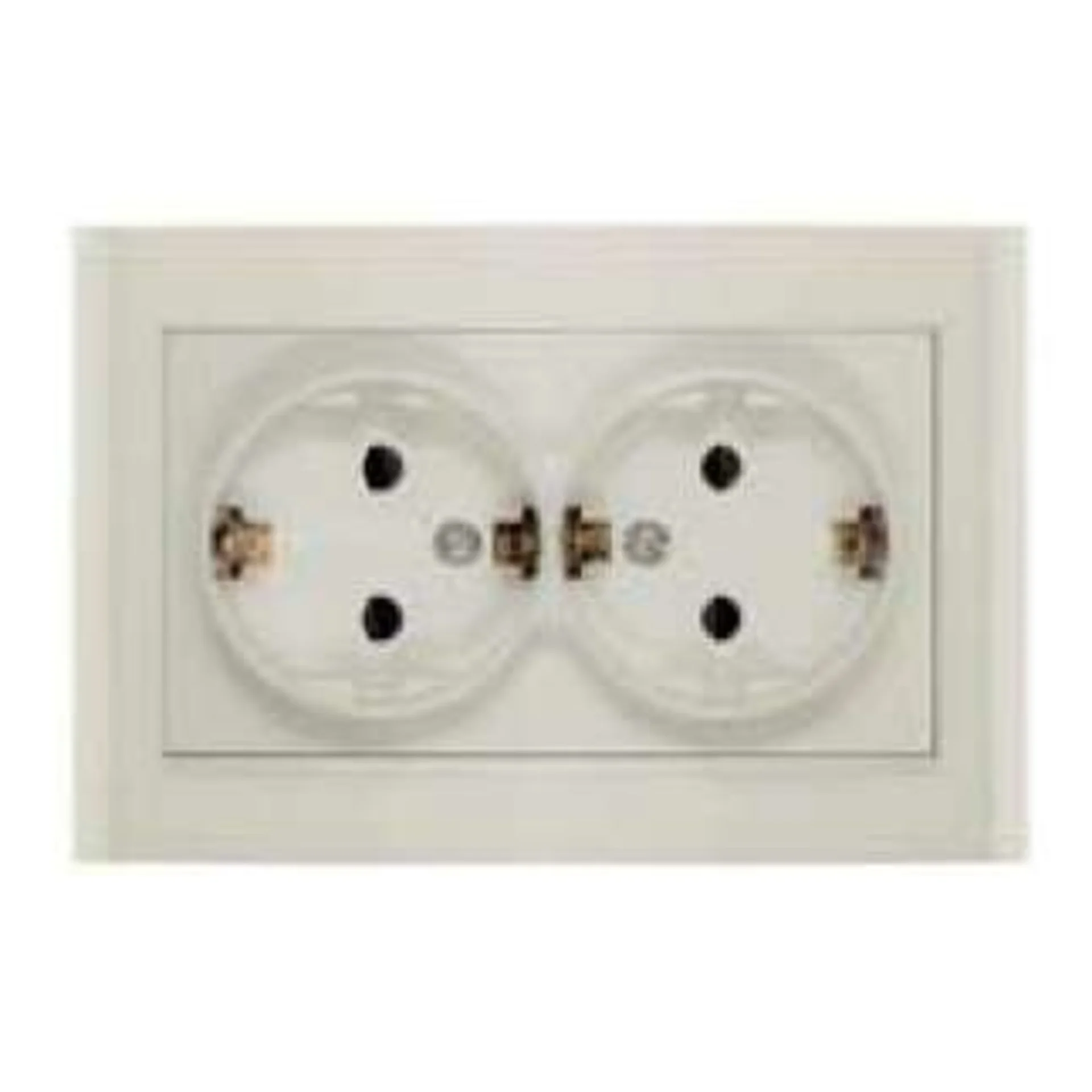 Розетка 2-м СП Бриллиант 16А IP20 с заземл. защ. шторки сл. кость UNIVersal 7948769