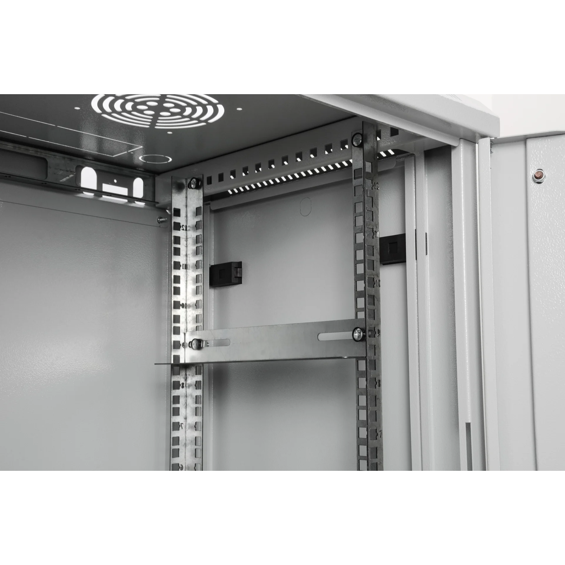 Шкаф телекоммуникационный настенный 12U, 600х450х635 (ШхГхВ)