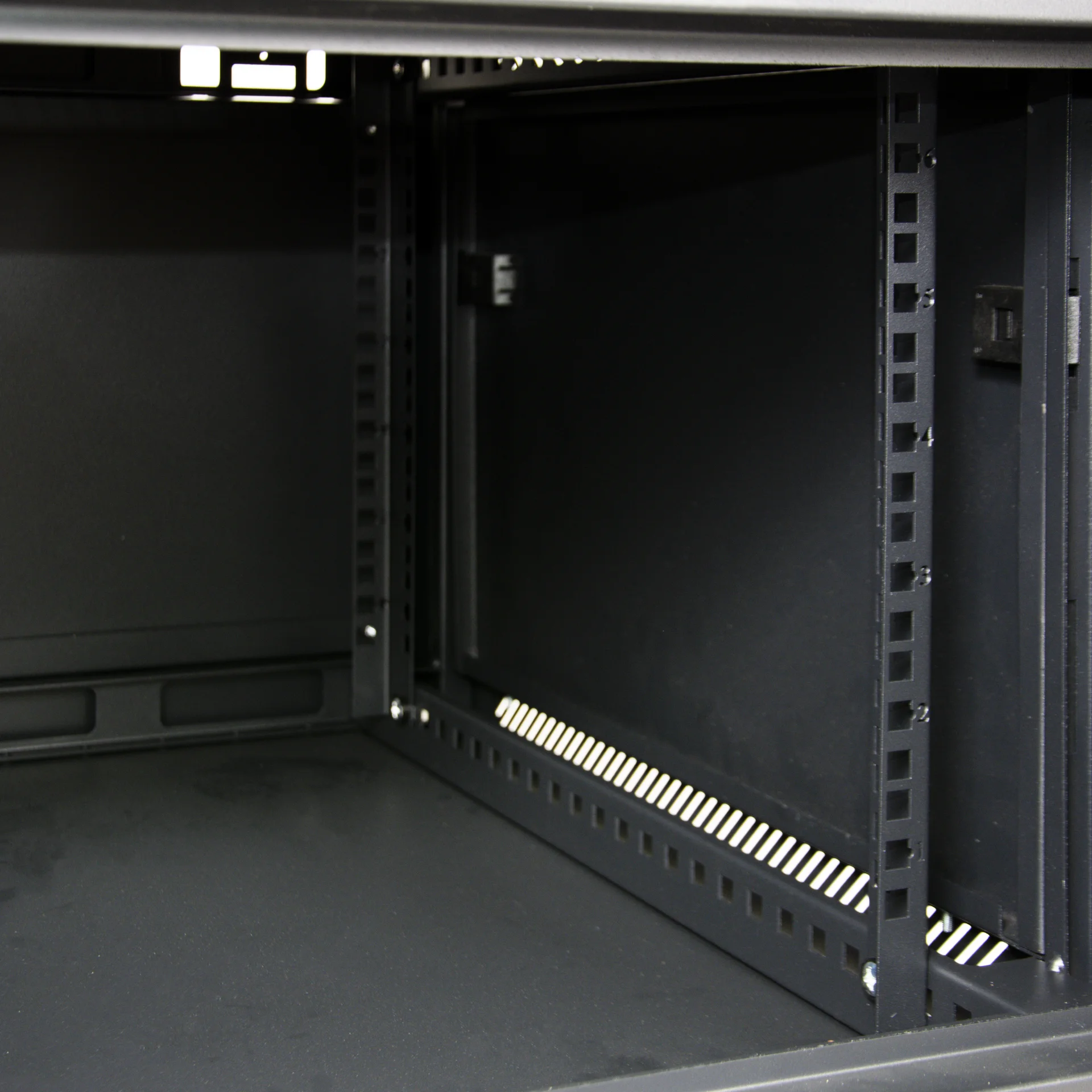 Шкаф телекоммуникационный настенный 6U, 600х600х370 (ШхГхВ)