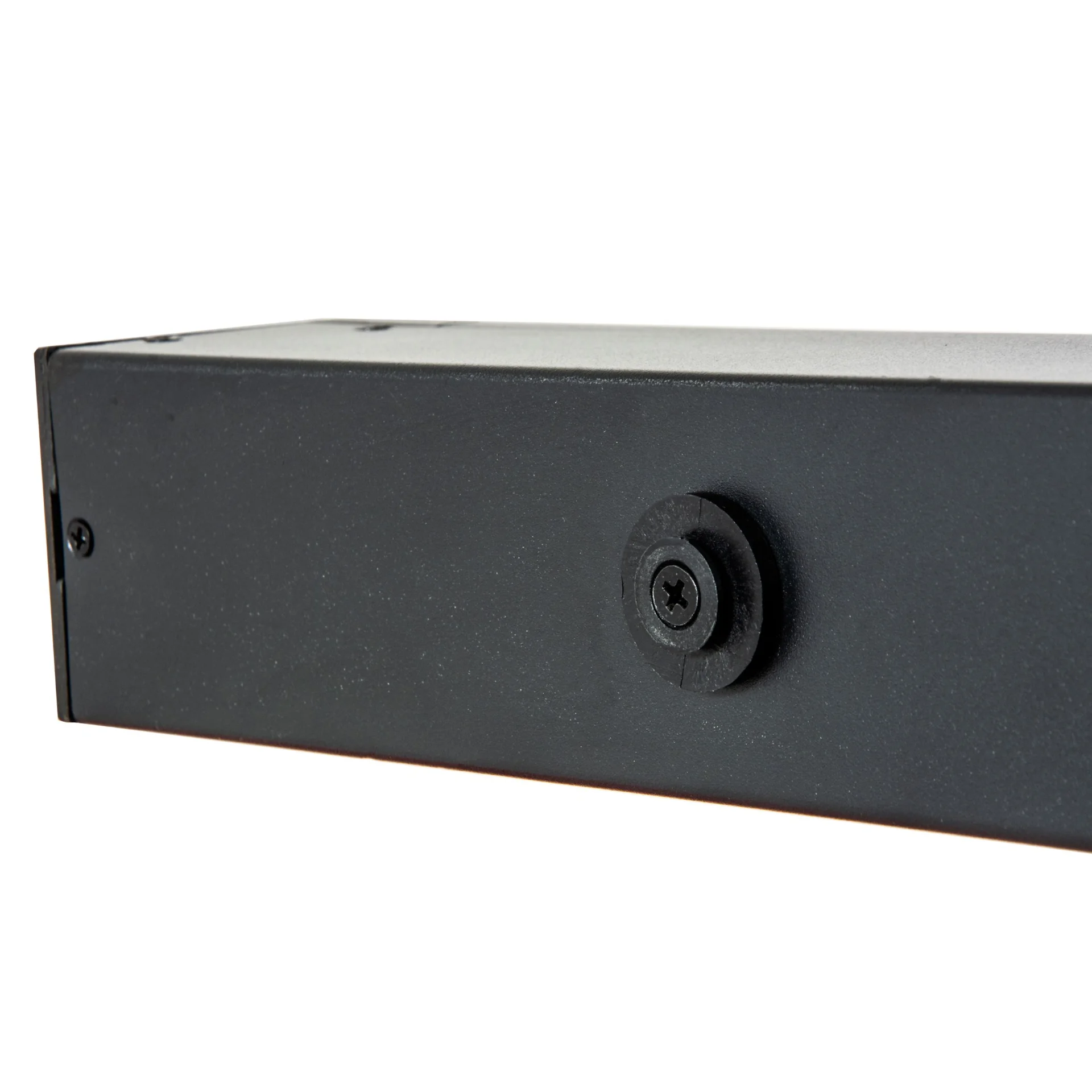 Блок розеток с функциями измерения каждой розетки серия PRO, 21xC13, 3xC19, вход IEC60309 3x16A (3P+N+PE)