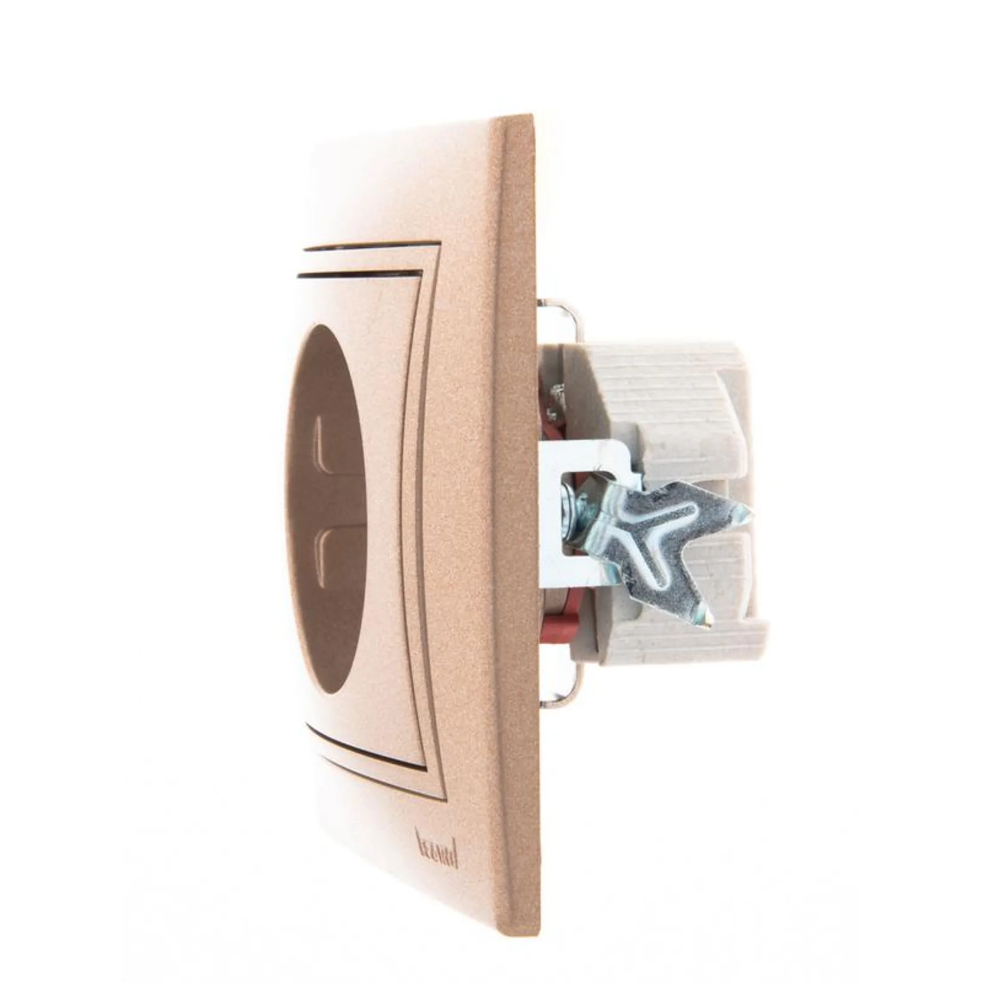 Розетка 1-м СП Mira 16А IP20 с заземл. защ. шторки со вставкой керамика свет. корич. перламутр. LEZA