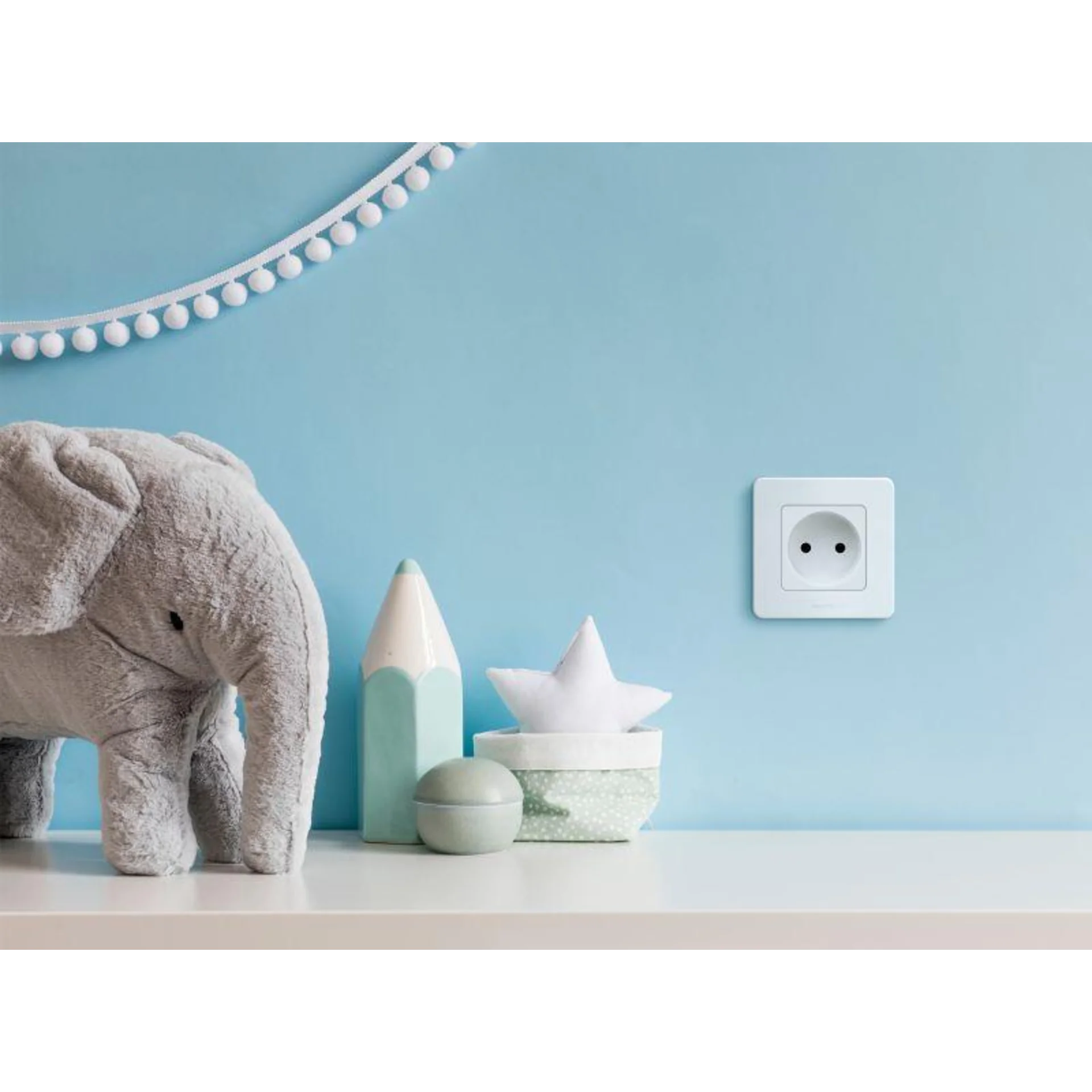 Розетка 1-м СП Inspiria 16А IP20 250В 2P механизм бел. Leg 673710