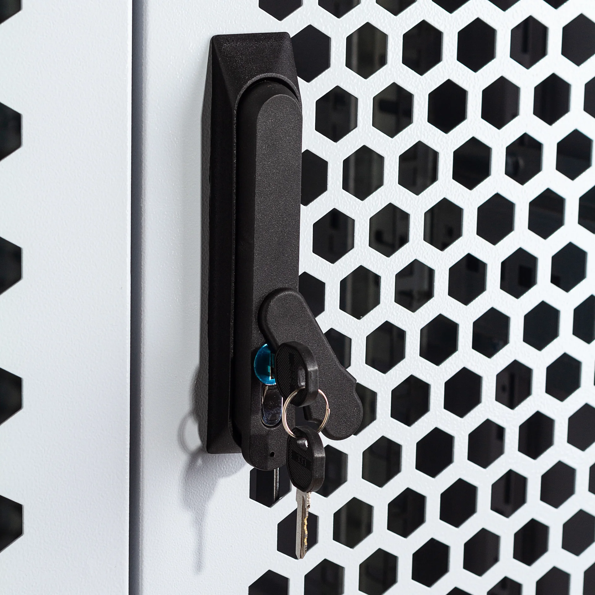 Шкаф телекоммуникационный напольный 42U 600x600мм, серия TFC (SNR-TFC-426060-CPDP-G-SF)