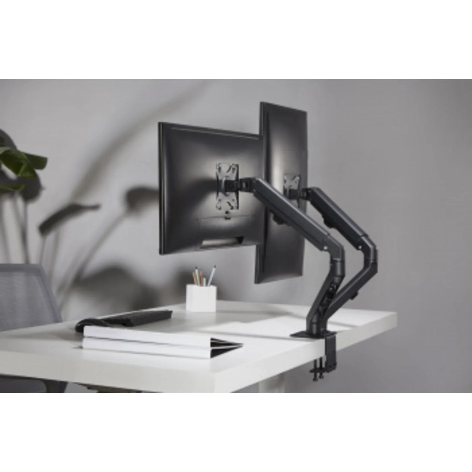 Кронштейн для мониторов Ultramounts UM729 черный 17"-27" макс.7кг крепление к столешнице поворот и н