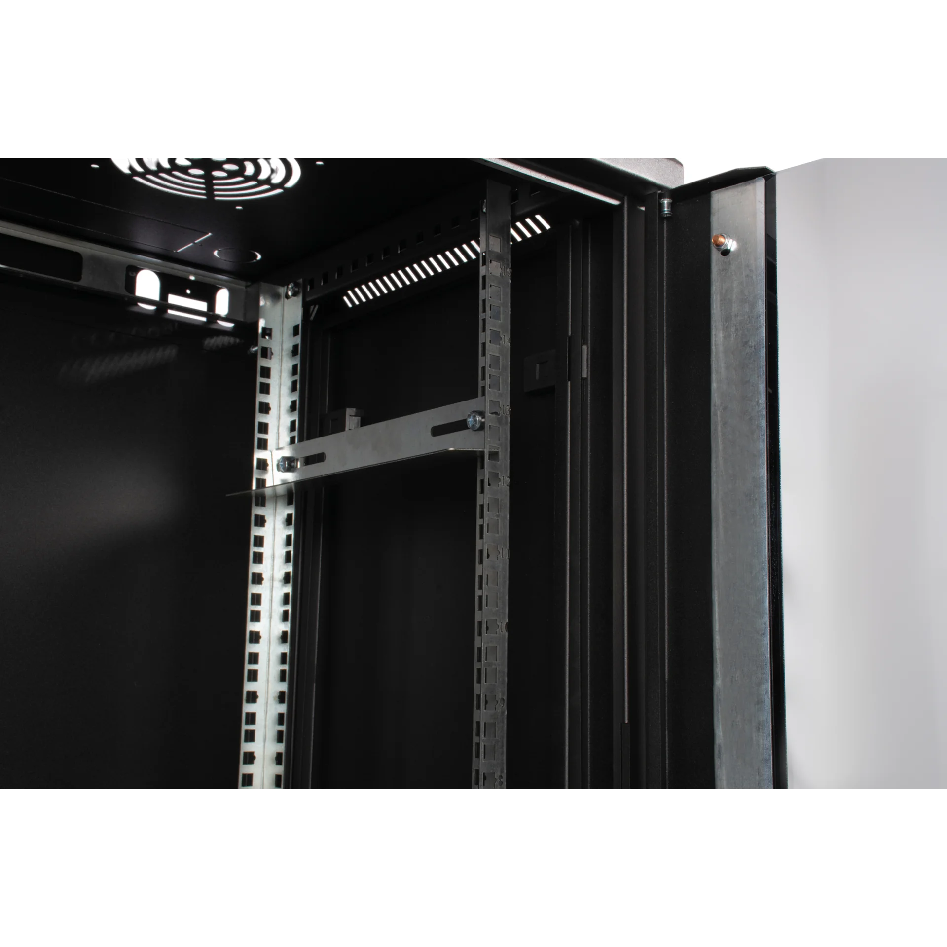 Шкаф телекоммуникационный настенный 15U, 600х450х770 (ШхГхВ)