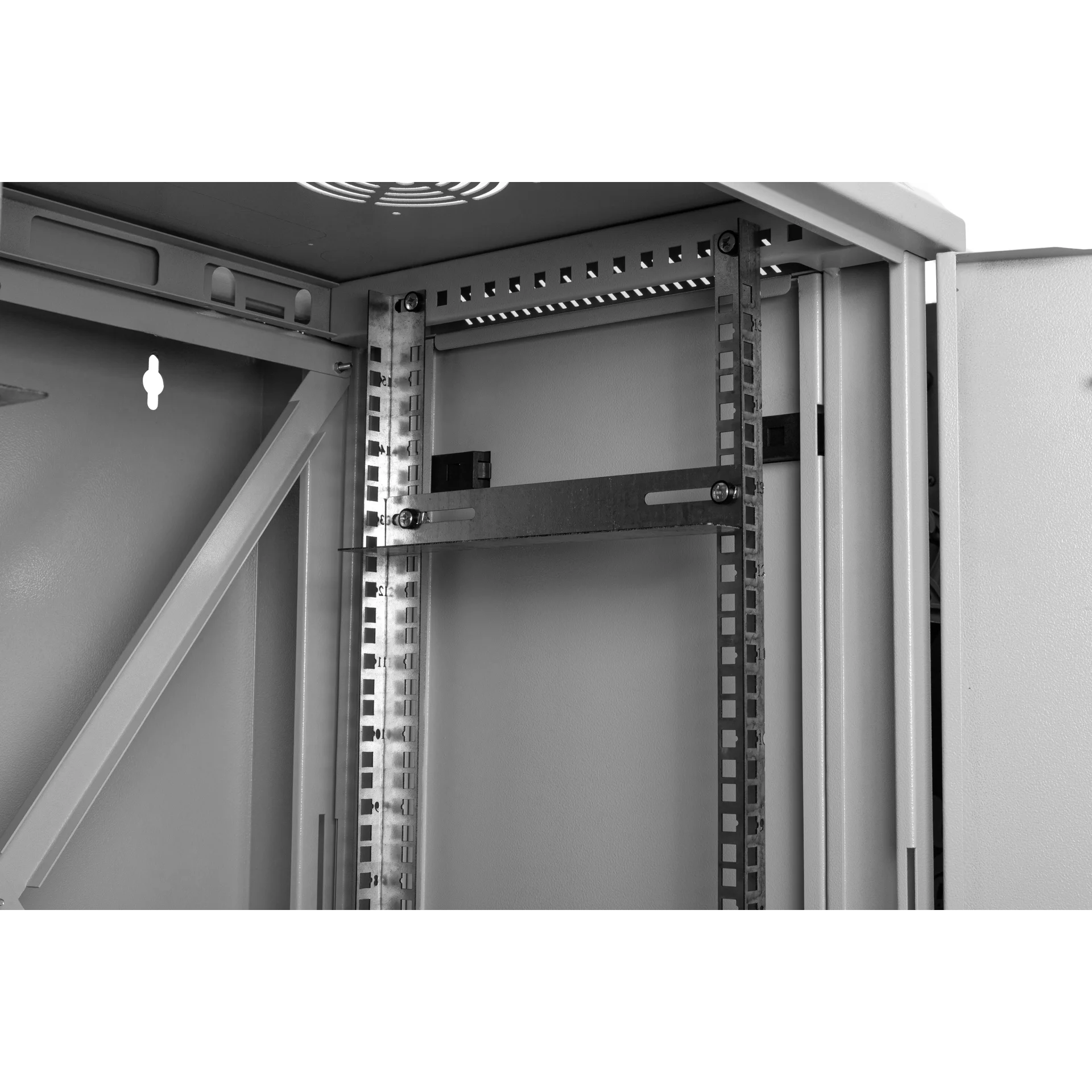 Шкаф телекоммуникационный настенный 15U, 600х550х770мм двухсекционный