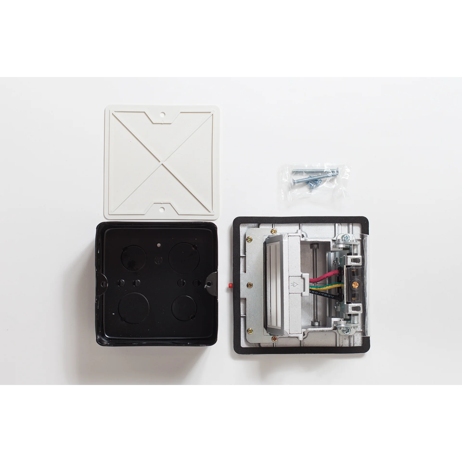 Люк на 1,5 поста (45х45), алюминий, с металлической коробкой, IP44