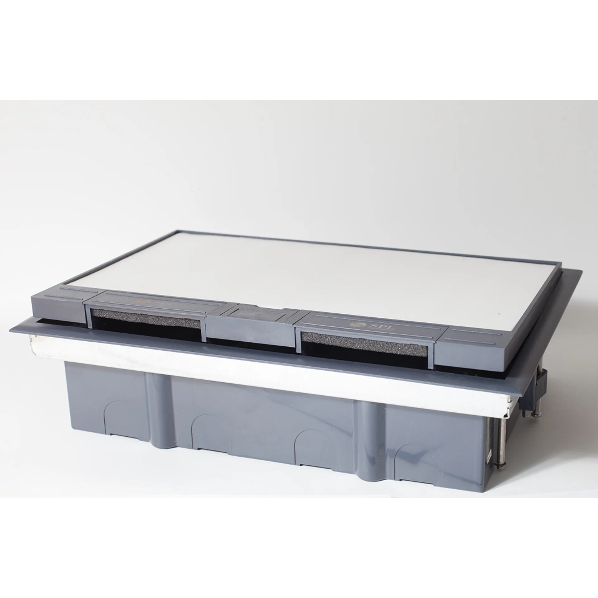 Люк на 8 постов (45х45),металл/ пластик, с пластиковой коробкой, IP40