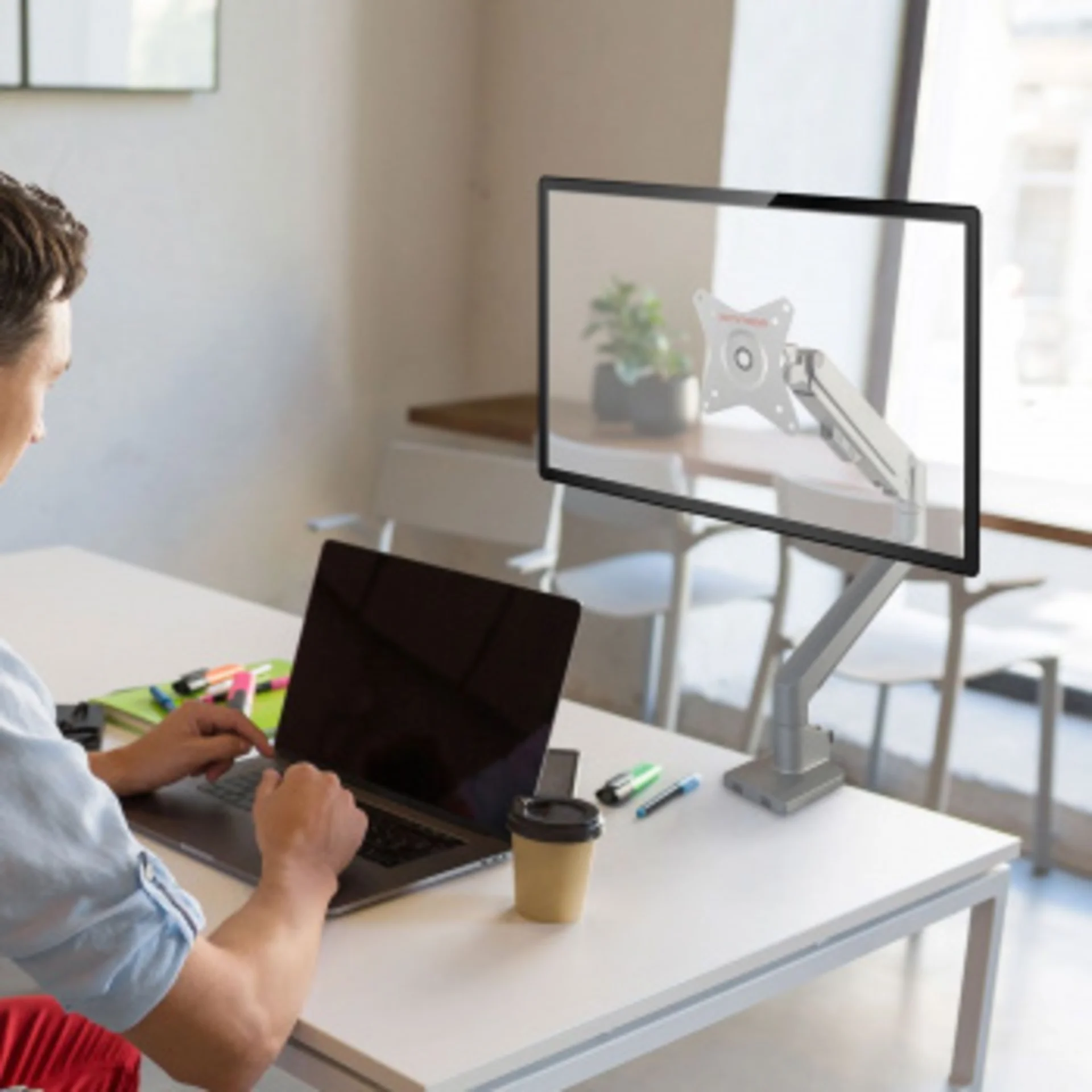 Кронштейн для мониторов Arm Media LCD-T35 серебристый 17"-34" макс.9кг настольный поворот и наклон в