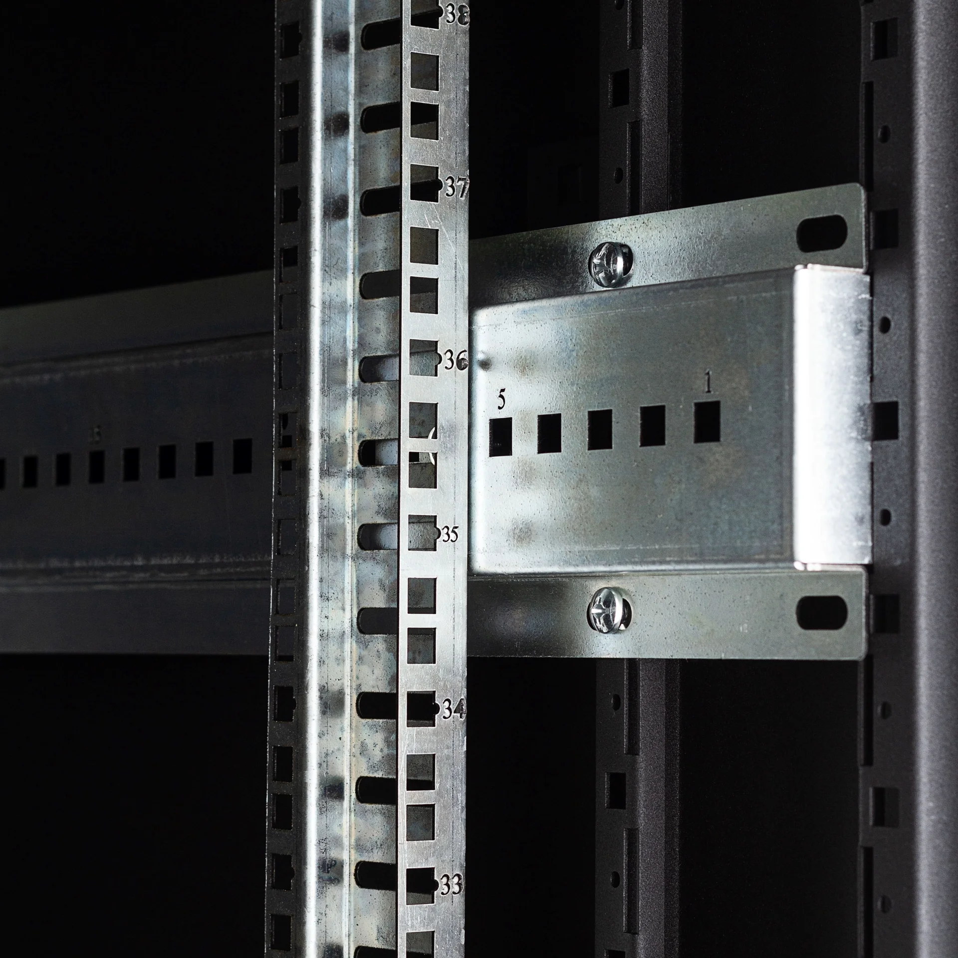 Шкаф телекоммуникационный напольный 22U 600x800мм, серия TFC (SNR-TFC-226080-GS-B-SF)