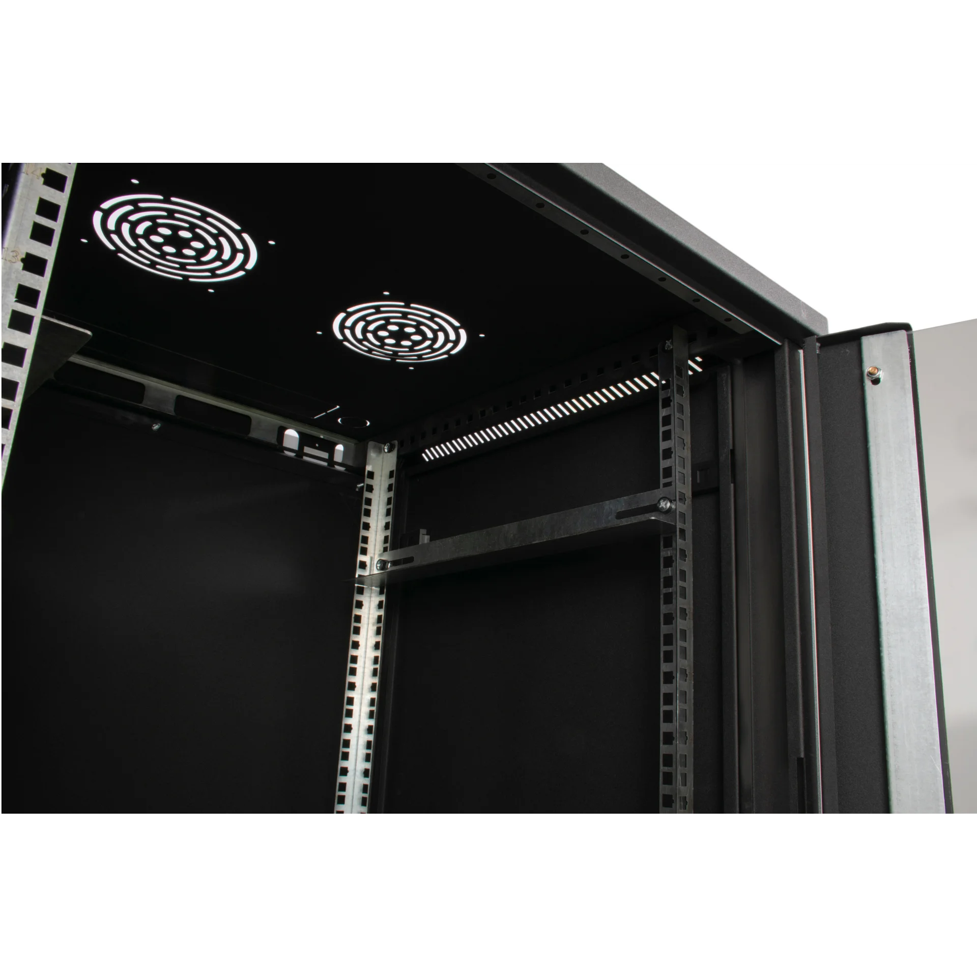 Шкаф телекоммуникационный настенный 15U, 600х600х770 (ШхГхВ)