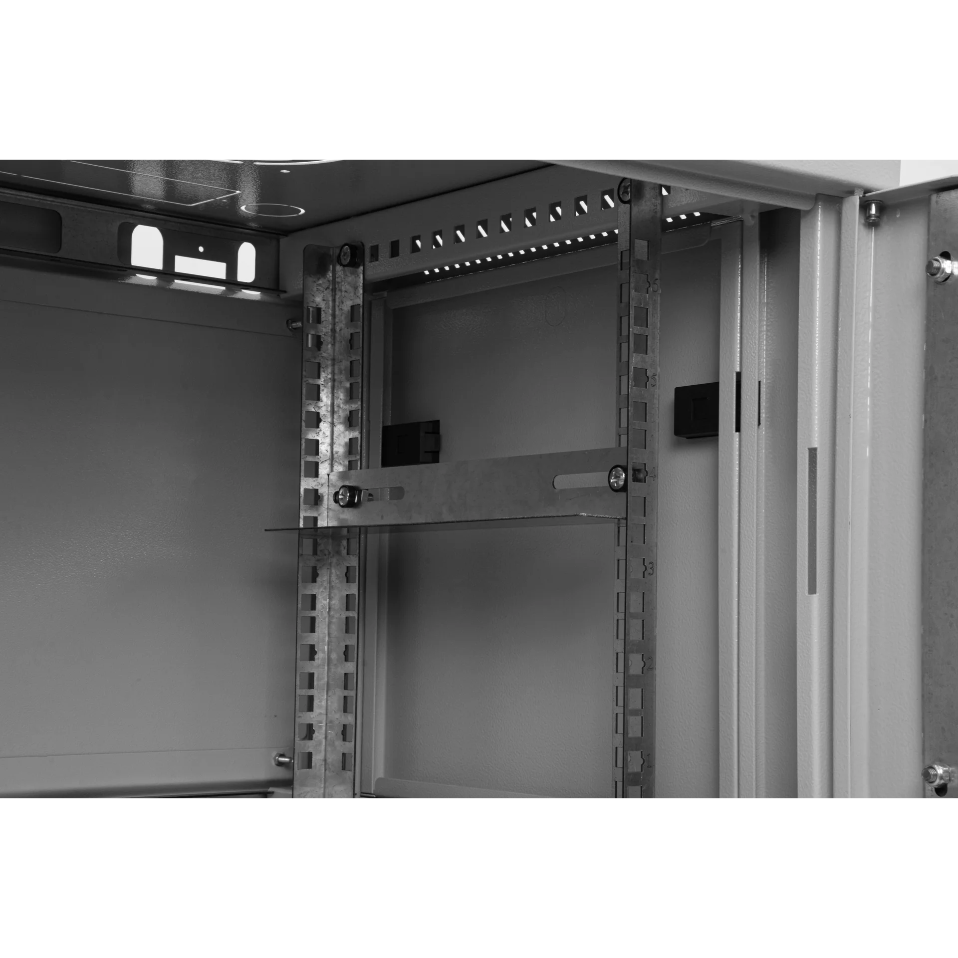 Шкаф телекоммуникационный настенный 6U, 600х450х370мм (металлическая дверь)