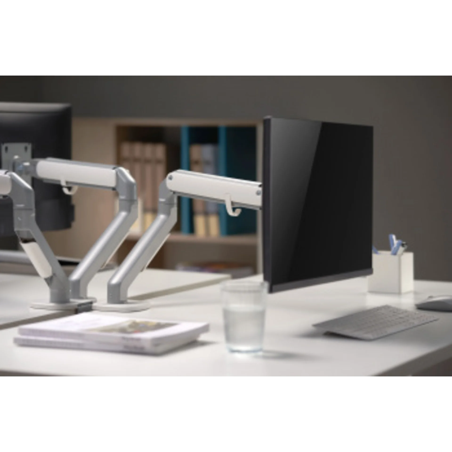 Кронштейн для мониторов Ultramounts UM734SIL серый/серебристый 17"-27" макс.7кг крепление к столешни