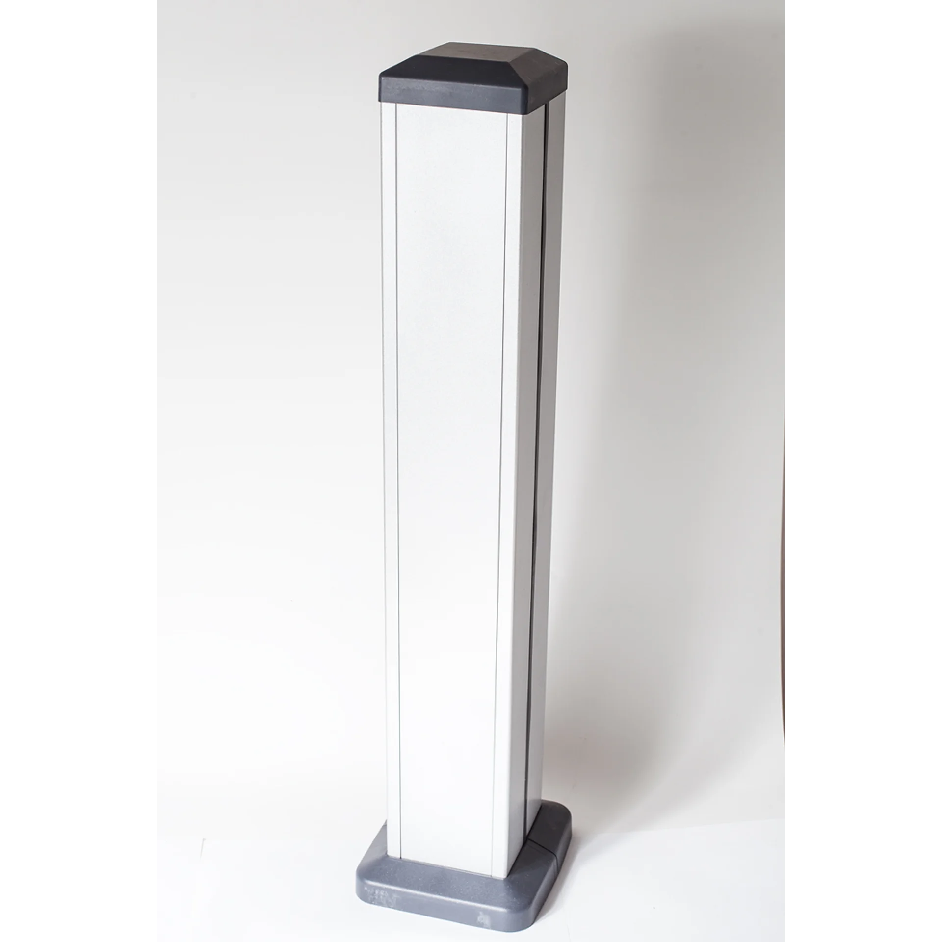 Колонна алюминиевая 660 мм, двухсторонняя, на 16 постов (45х45)