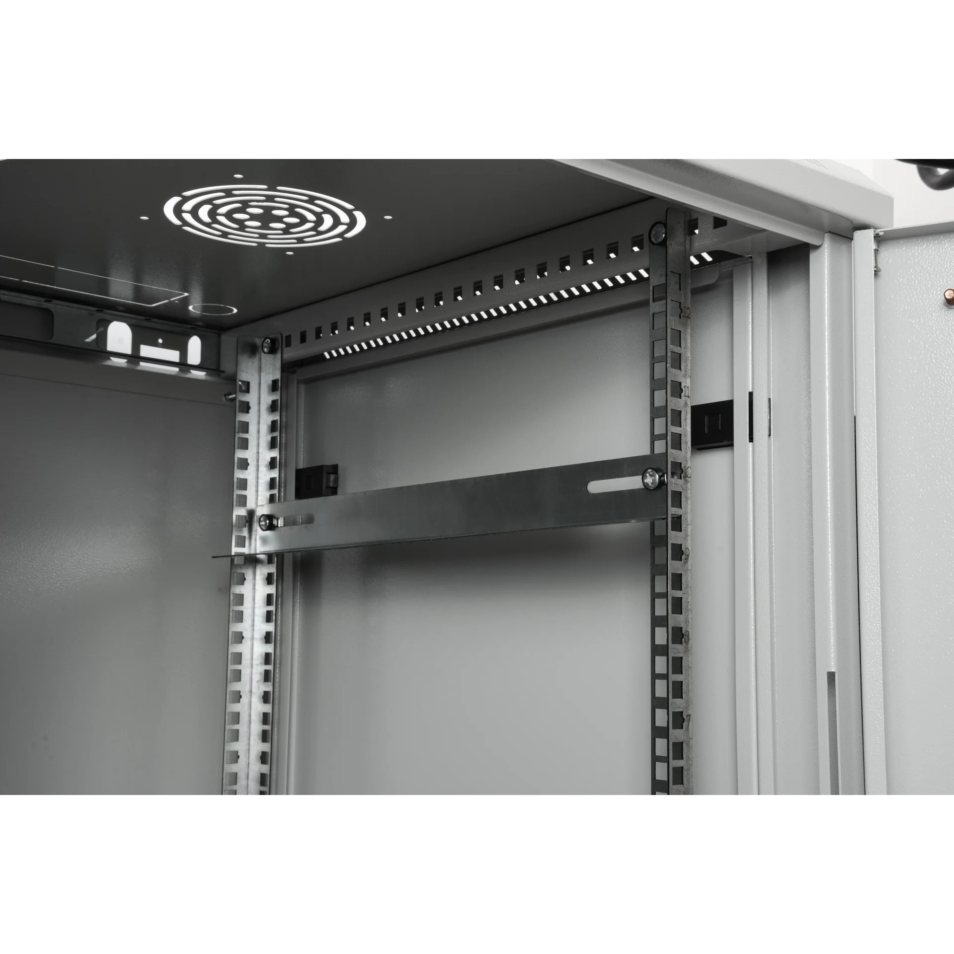 Шкаф телекоммуникационный настенный 12U, 600х600х635 (ШхГхВ) (металлическая дверь)