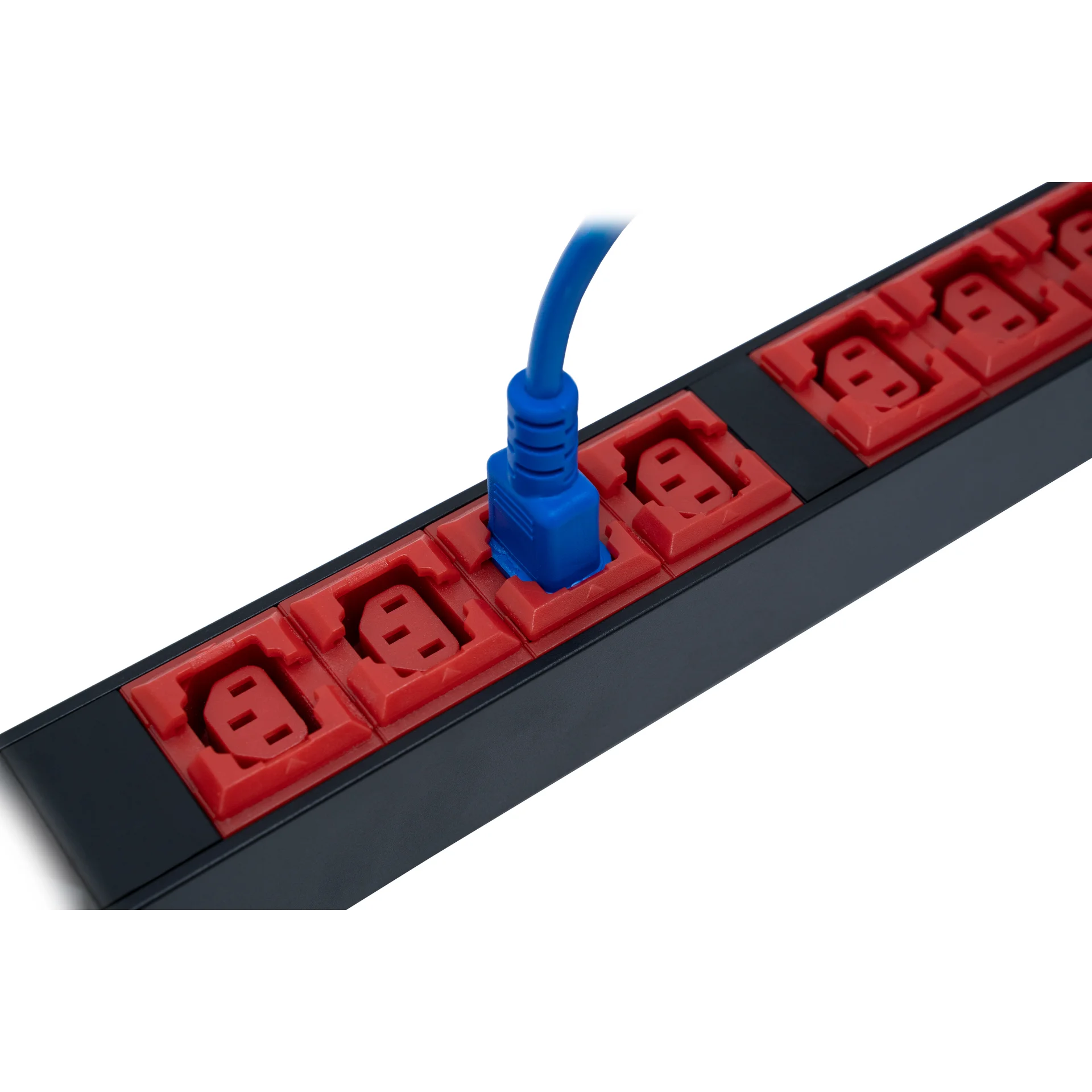 Блок электрических розеток на 20хIEC320 C13 и 4хIEC320 C19, шнур питания 3 м 5x6мм2 с вилкой IEC 60309 32A 3P+N+E (IP44) 1660.5х50.0х44.4мм