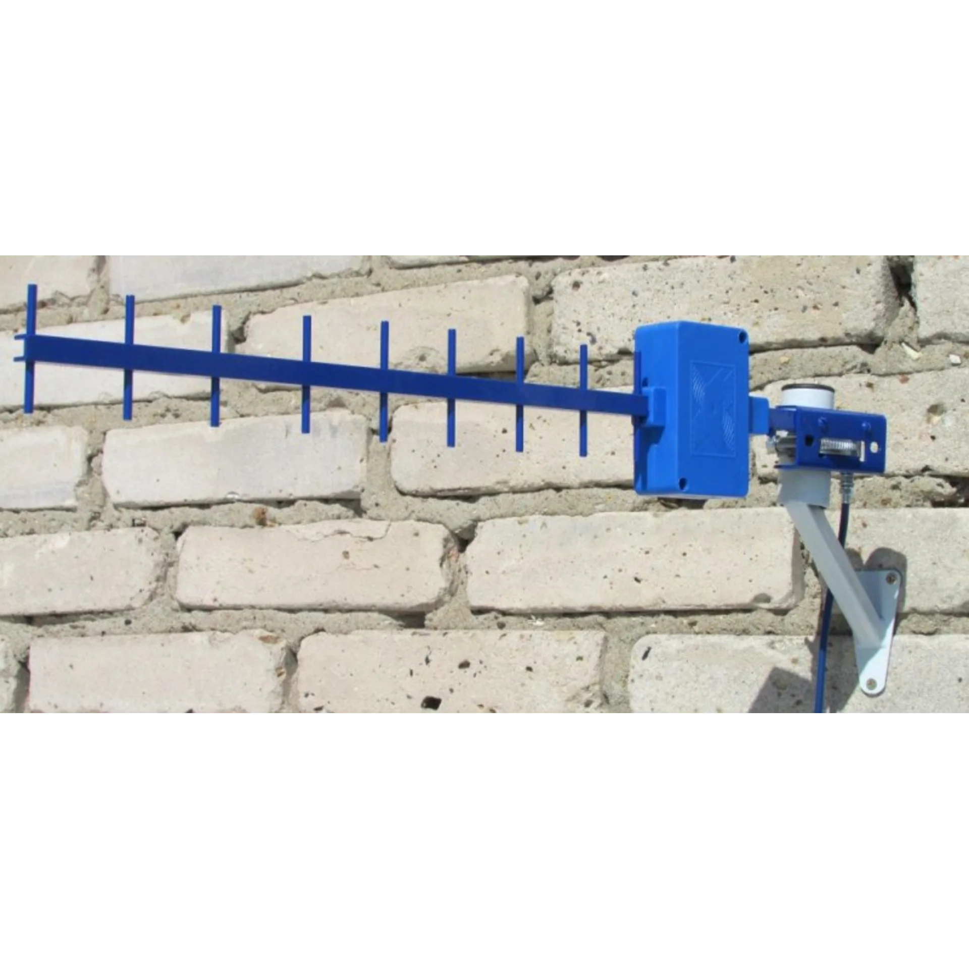 Стеновой кронштейн для крепления антенн